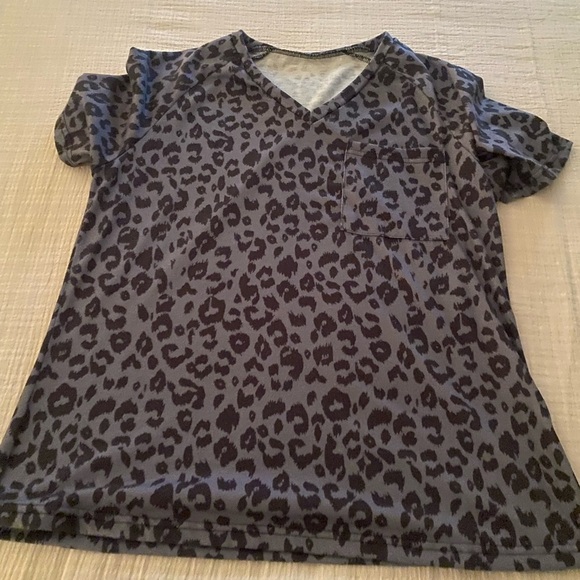 Medium Black & Gray Cheetah Print Top - Picture 1 of 1